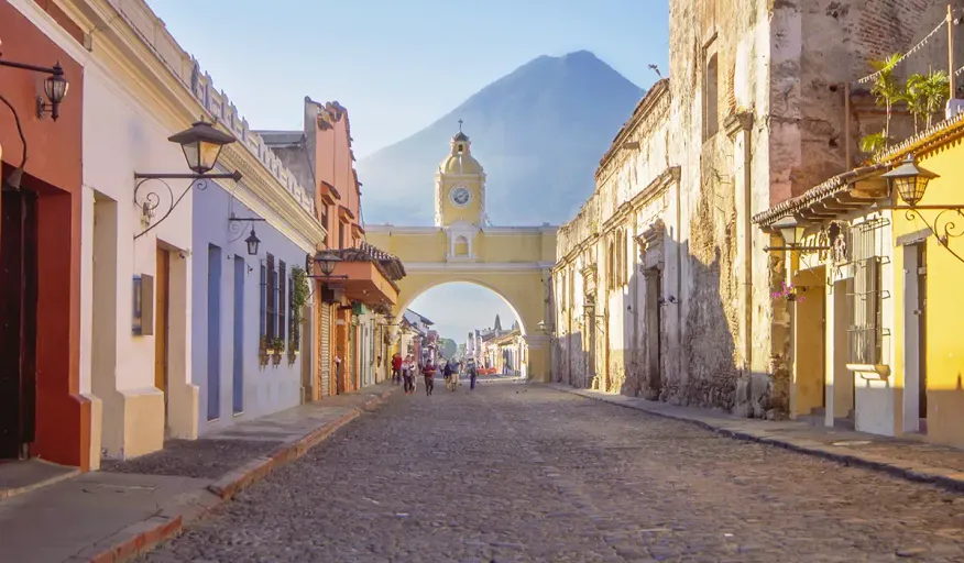 Listo para Explorar: Royal Decameron Salinitas + Antigua Guatemala Hoteles Decameron