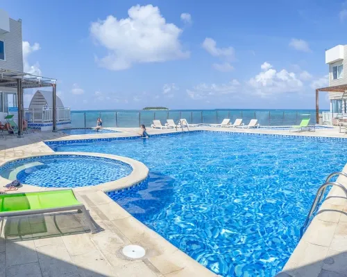 1 Piscina para adultos y niños Decameron Maryland San Andrés 1 Piscina para adultos y niños Decameron Maryland San Andrés