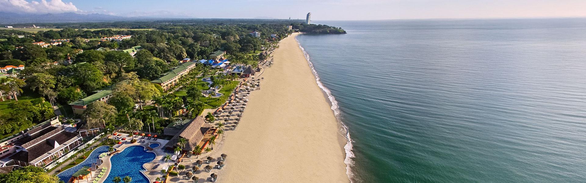 Grand Decameron Panamá Todo Incluido frente al mar en Farallón